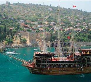 Whirlwind Tour of Alanya with a Local Companion
